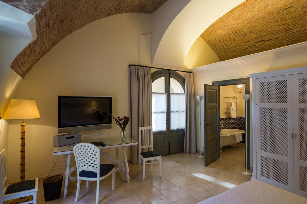 Palazzo Margherita Bernalda Exterior photo